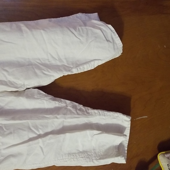 Bandolino Capri Pants Size 12: A - Picture 3 of 7